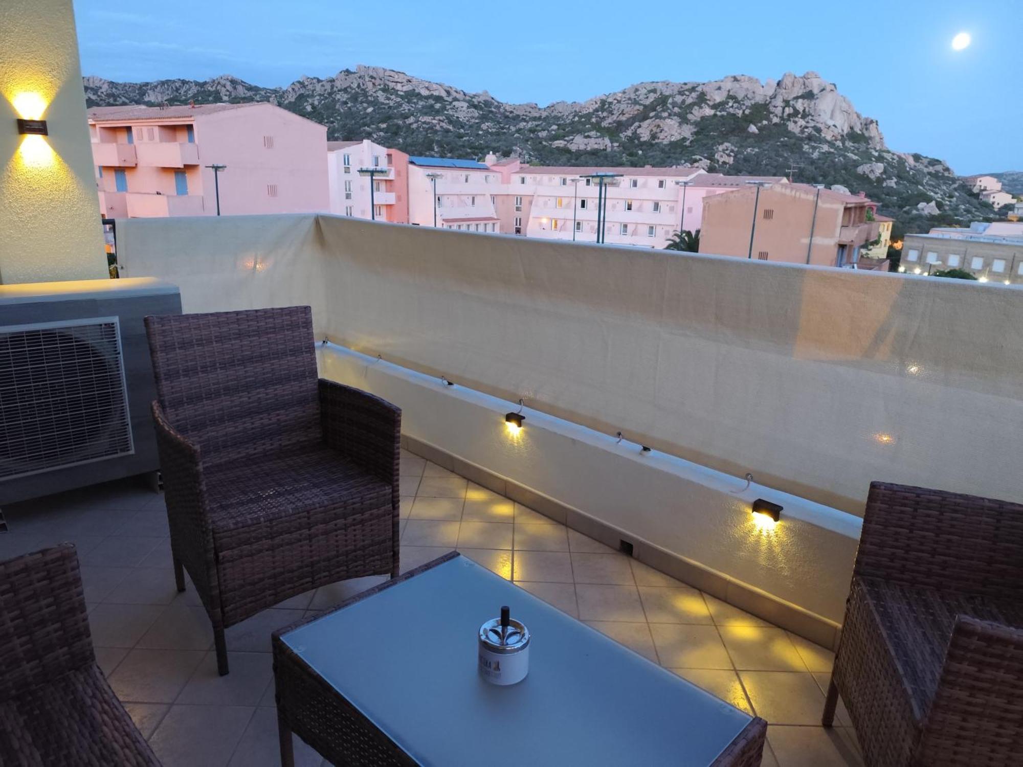 Soul Apartment La Maddalena Ла Мадалена Екстериор снимка